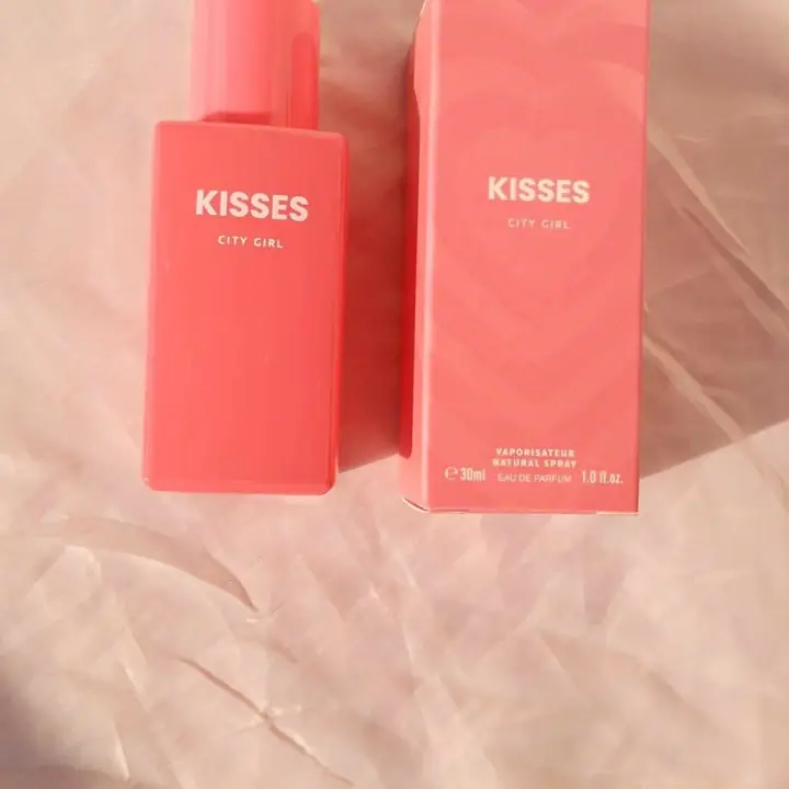 Kisses - perfume city girl