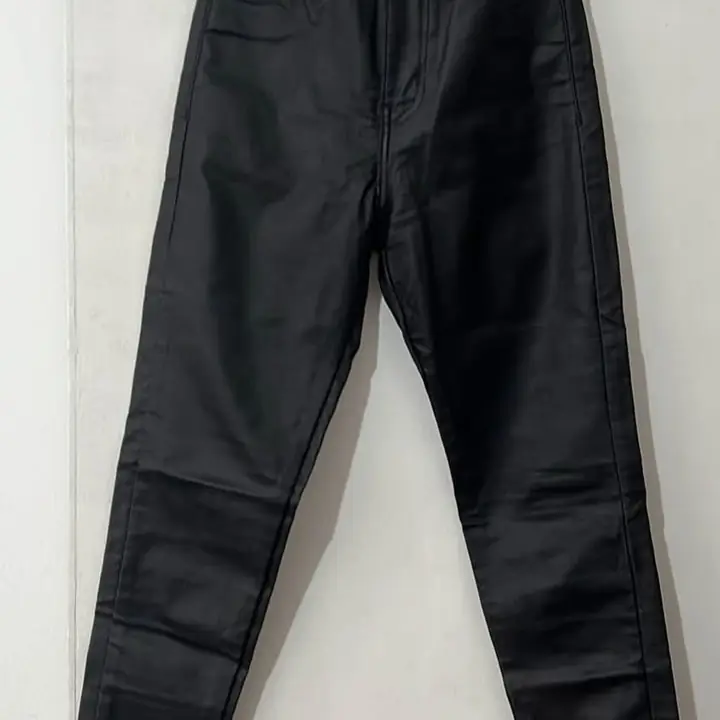 Pantalón eco cuero talle 36 marca osaina