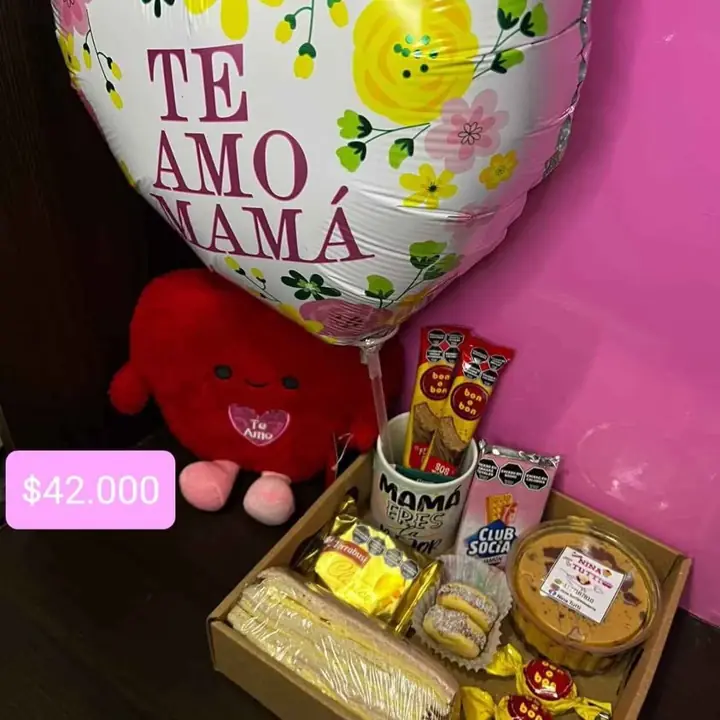 Box + peluche corazón con patitas y globo