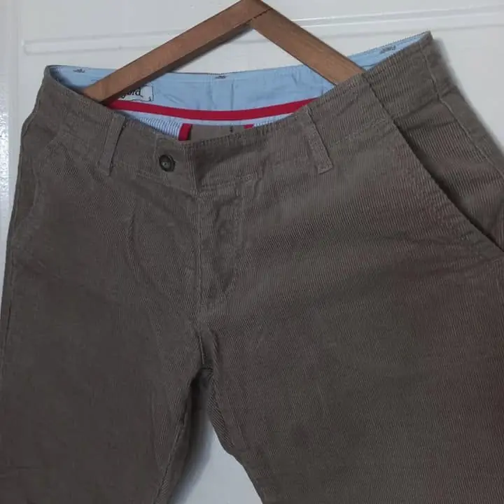 Pantalón de corderoy talle 40 marca oxford