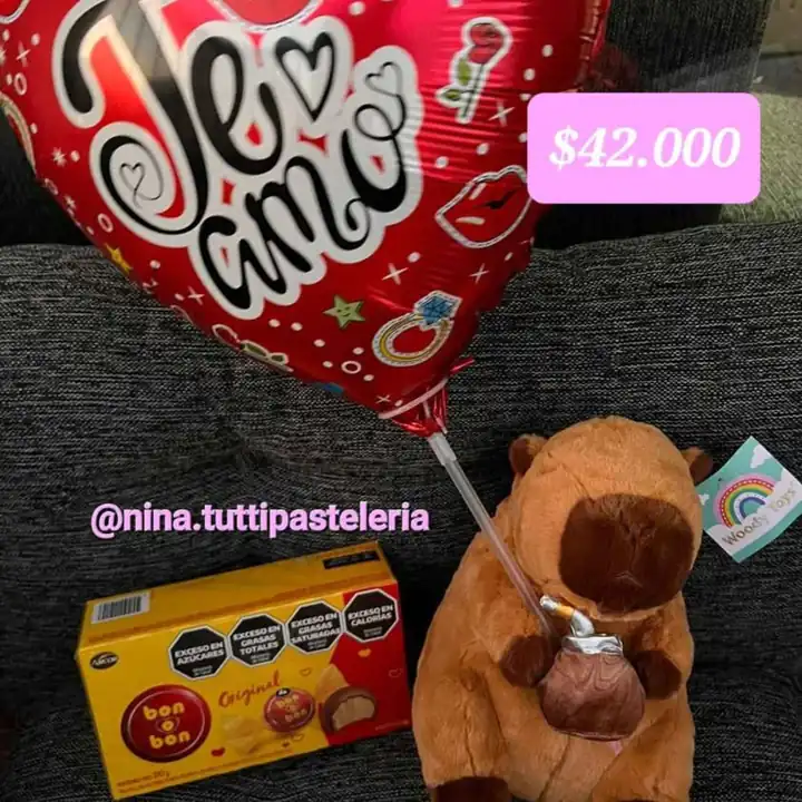 Regalo capibara globo y caja de bon o bon