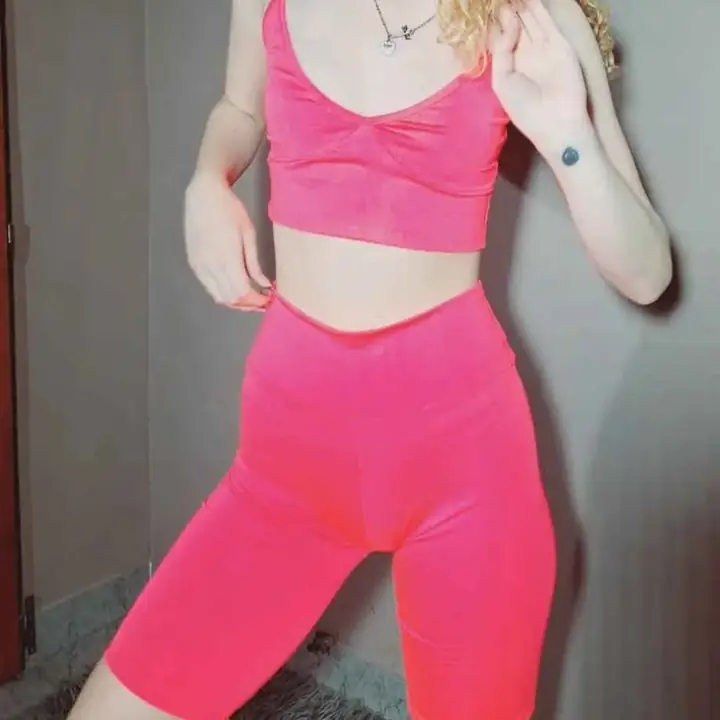 Conjunto deportivo rosa o lila