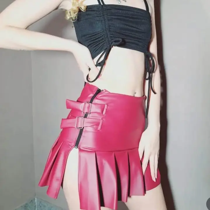 Mini de cuero bordo