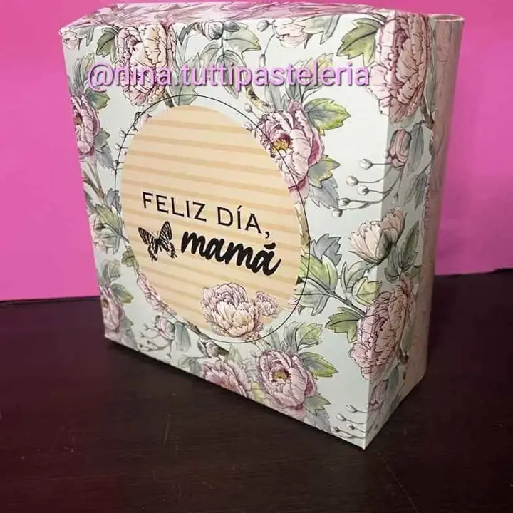 Feliz día mamá caja con golosina+peluche y globo