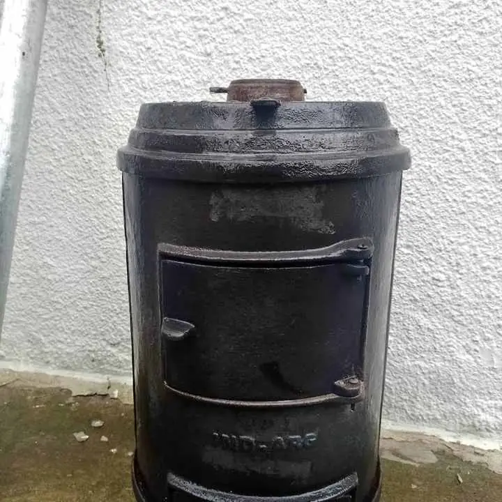 Salamandra fundicion. C/Nueva con cañería para instalar