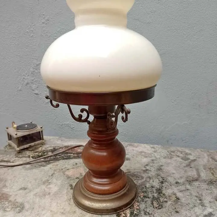 Velador antiguo de bronce