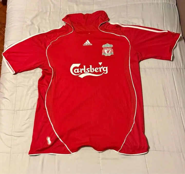 Camiseta del Liverpool año 2007-2008 talle L tirando para un XL
