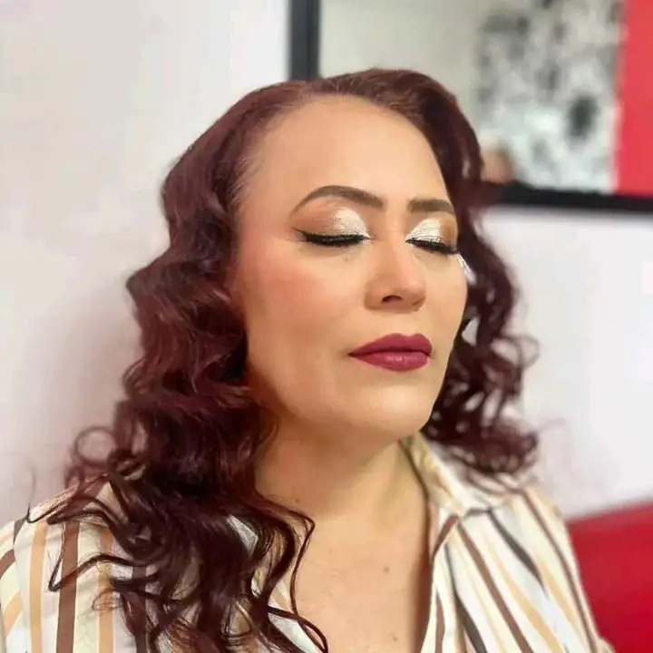 Maquilladora y peinadora a domicilio