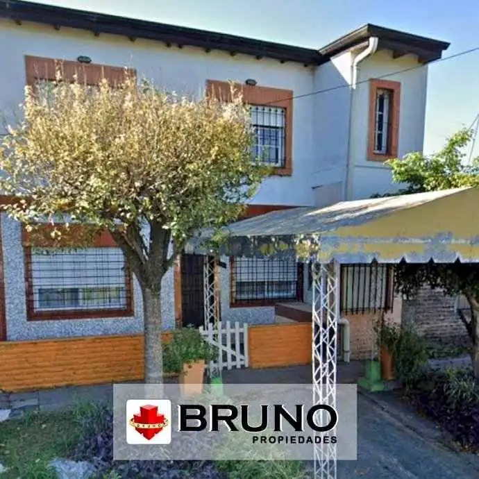 Venta de casa 4 ambientes en casanova