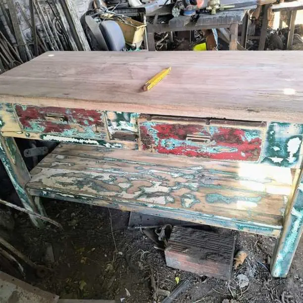 Escritorio estilo campo y banco rústico
