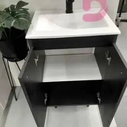 Juego de baño espejo y canilla