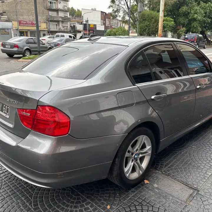 Vendo Permuto Bmw 320i Año 2011 Motor 2.0 Solo 156mil k.m Tiene Gps y DvD Andando muy bien