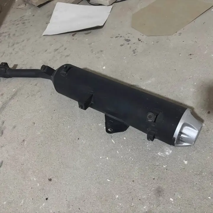 Liquido vendo escape original Corven triax 150 año 2018