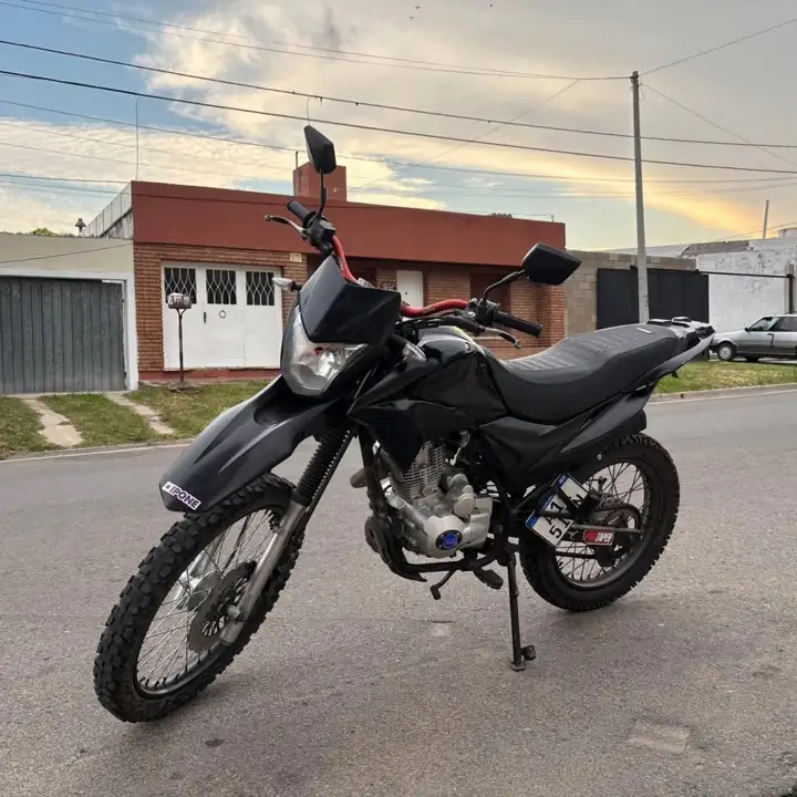 Corven Triax 150 R3 Año 2018 15mil k.m excelente estado Digna de Ver!