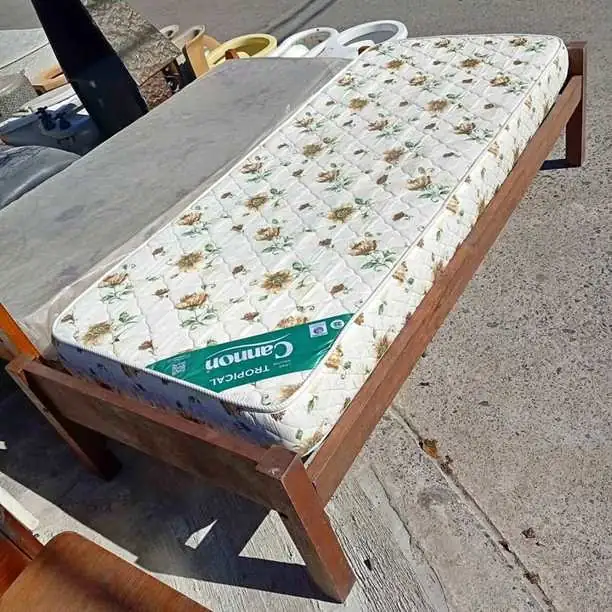 Cama de algarrobo más colchón canon