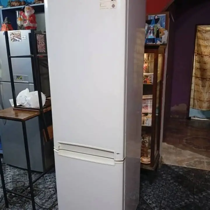 Hermosa heladera Siam 2 MTRS