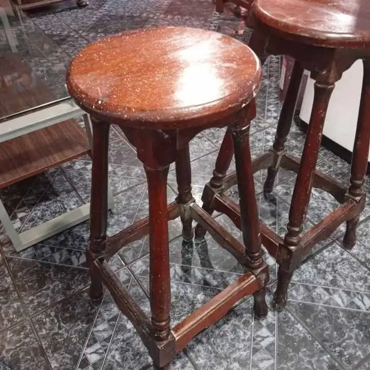 Banquetas de algarrobo usadas
