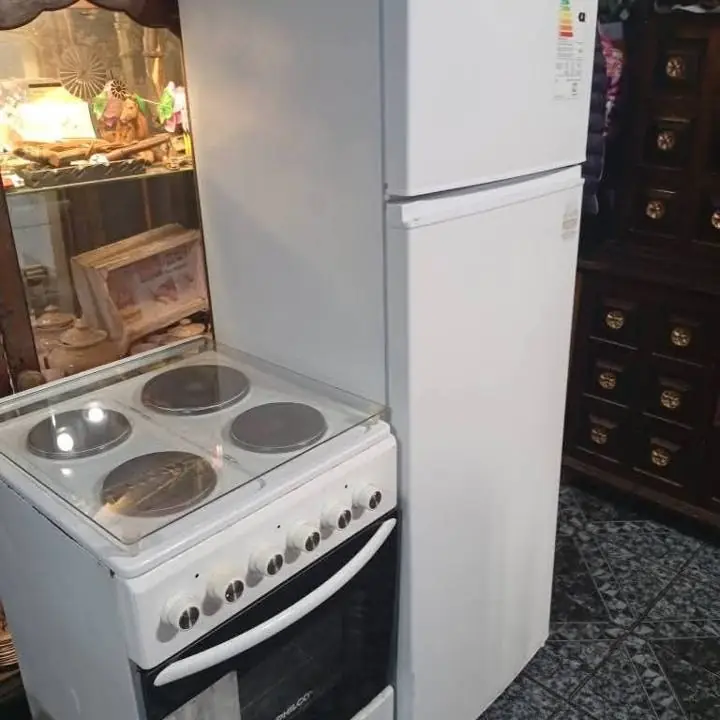Combo heladera impecable tophouse y cocina electrónica