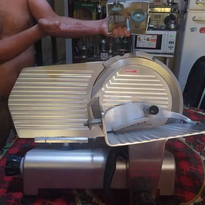 Cortadora de fiambre 2 husadas con manual y afilador nunca husado!