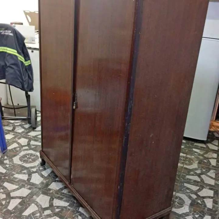 Ropero tipo ingles en buen estado madera pesada