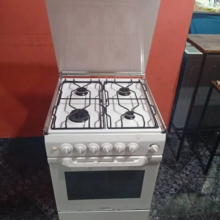 Impecable cocina ariston con encendido y grill