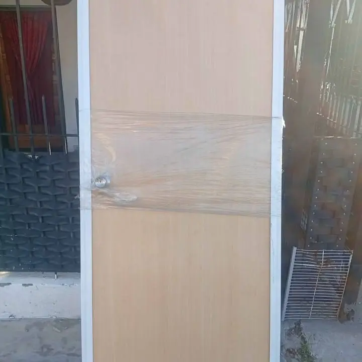 Puertas seminueva ,marco de aluminio y picaportes