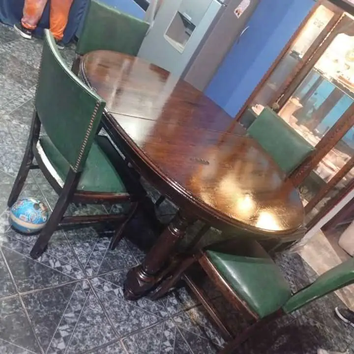 Hermosa mesa con 4 sillas asemos envios