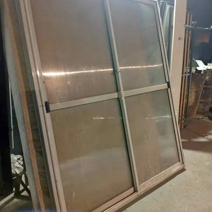 Ventanal de aluminio y acrílico