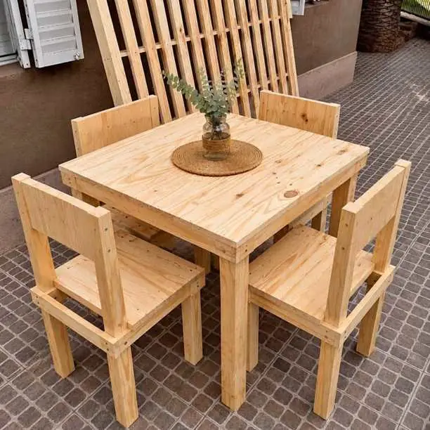 Mesa cuadrada + 4 sillas