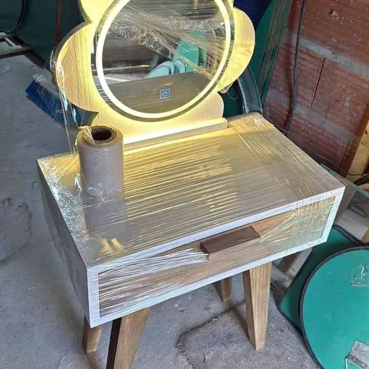 Maquillador de niña con luces LED