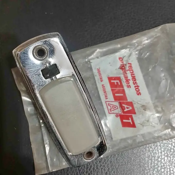 Luz cortesía fiat coupe 1500