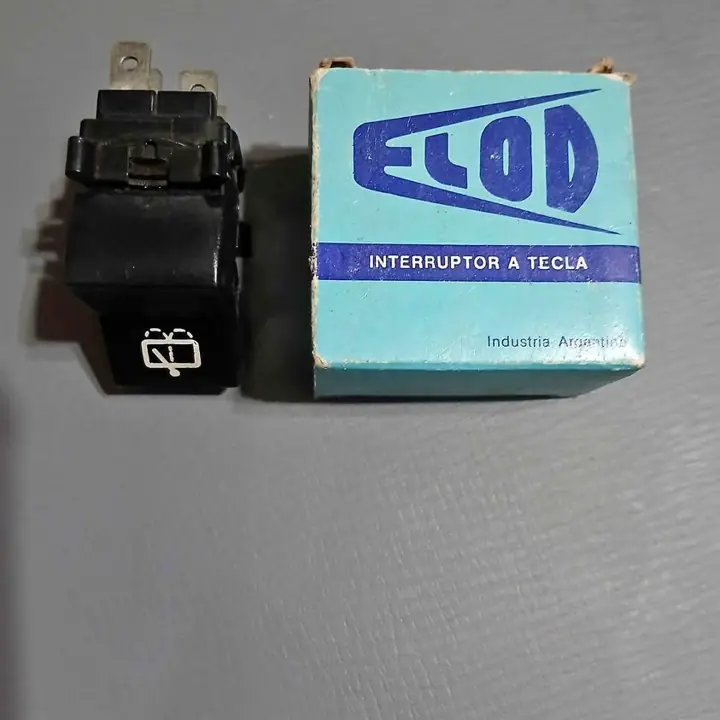 Tecla Elod lava y limpia luneta fiat 147 CL5 TR5 Sorpasso