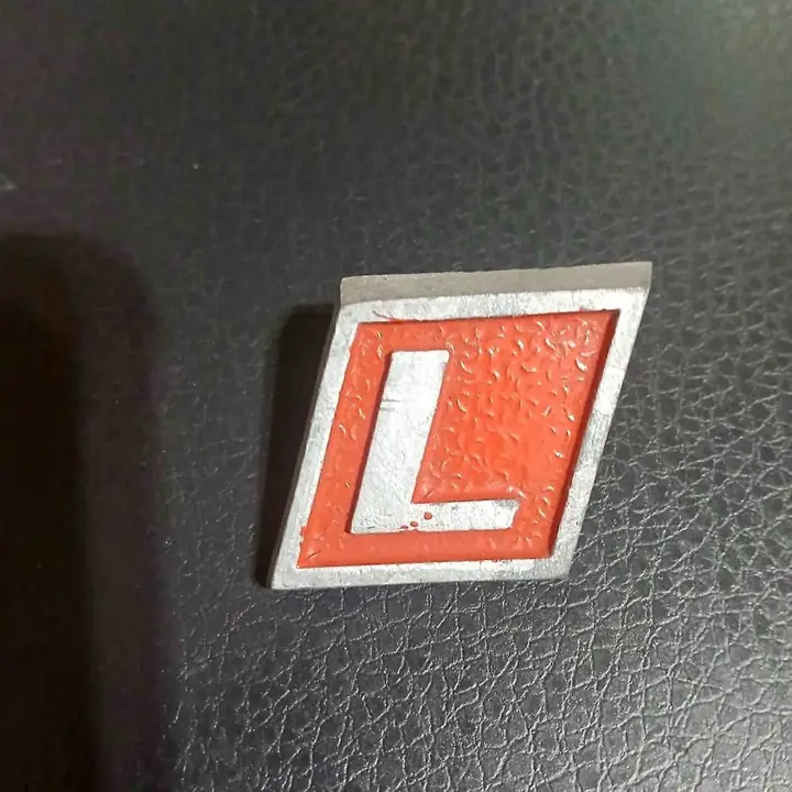 Insignia letra L ( 128/133 )