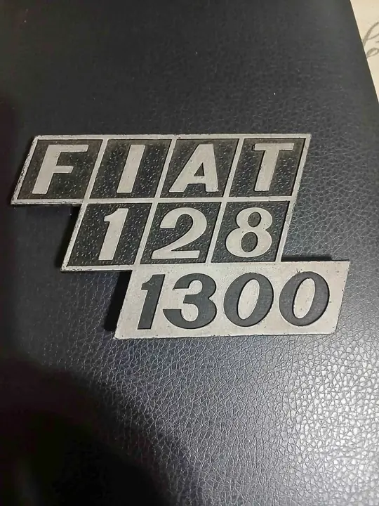 Insignia fiat 128 1300