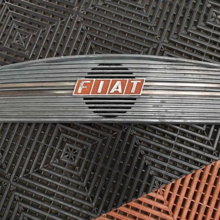 Parrilla metalica fiat 600