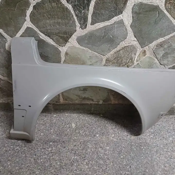 Guardabarro delantero derecho fiat 147