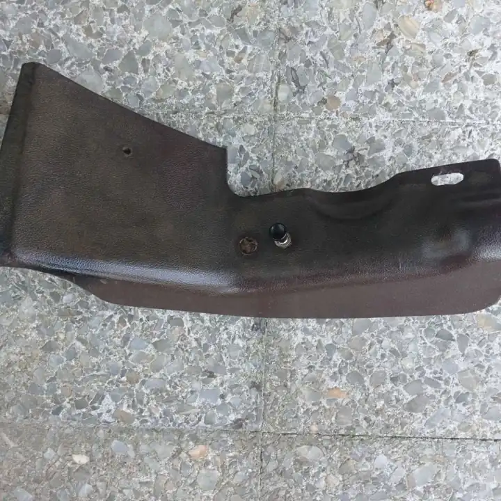 Cacha bajo fusilera fiat 128 europa marron