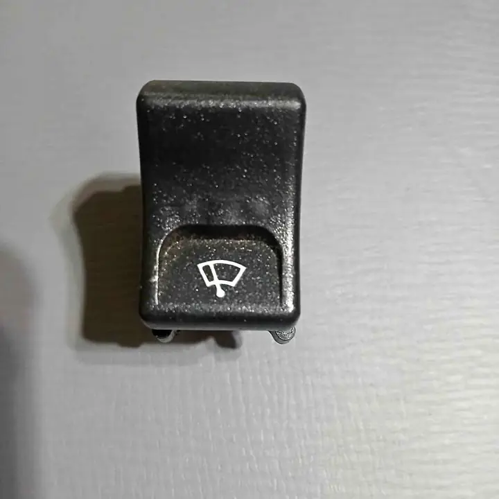 Tecla Elod lava luneta Fiat 147 Spazio