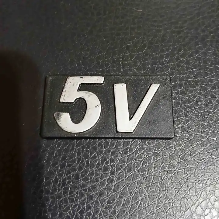 Insignia 5V fiat 128 super europa/Peugeot 504