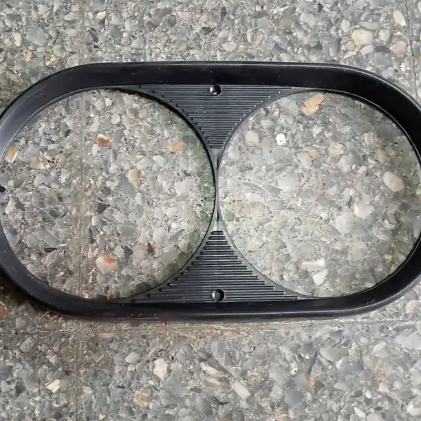 Aro faro derecho fiat 1500 (plástico)