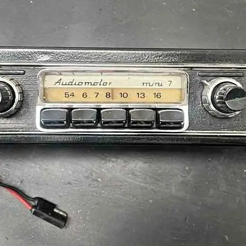 Radio original con frente embellecedor fiat 128 berlina