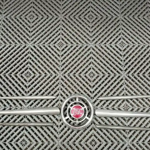 Parrilla fiat 750