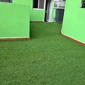 Césped sintético apto residencias y mascotas
