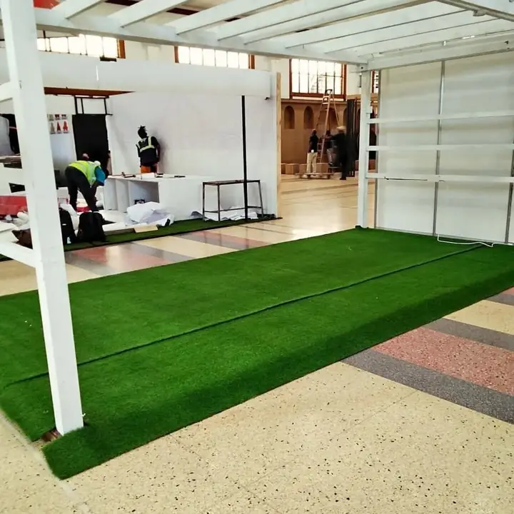 Césped sintético profesional para jardín o balcón