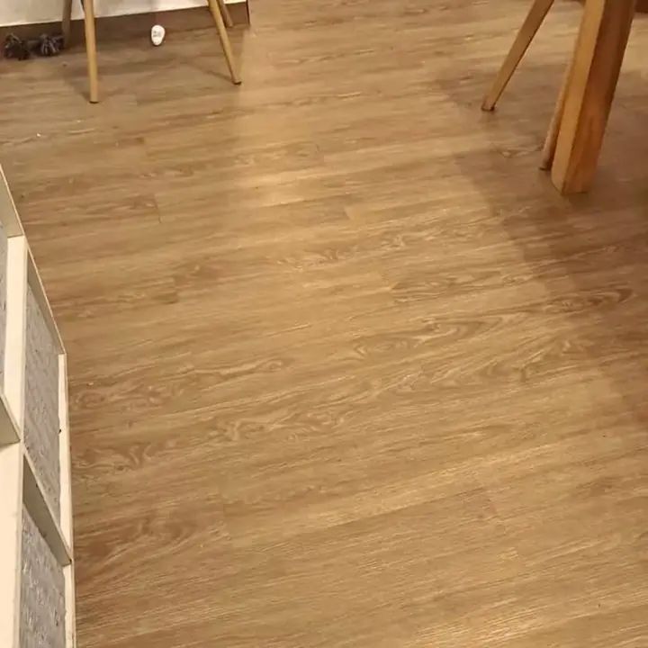 Pisos autoadhesivos para living y habitaciones