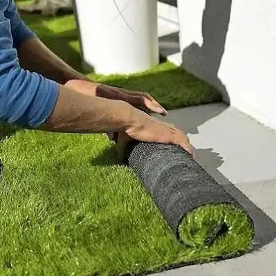 Rollo de alfombra tipo césped sintético premium