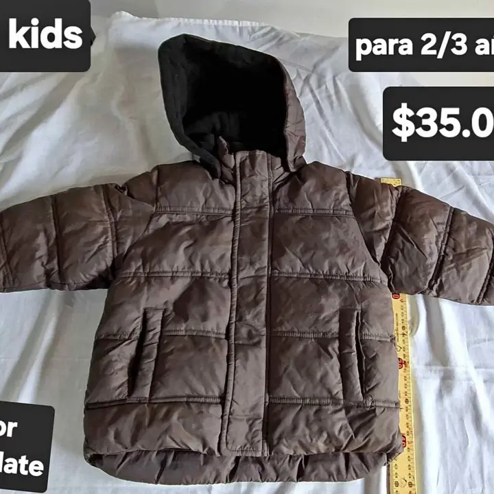 Campera zara kids. T. 4 para 2/3 años. Muy abrigada REBAJADA