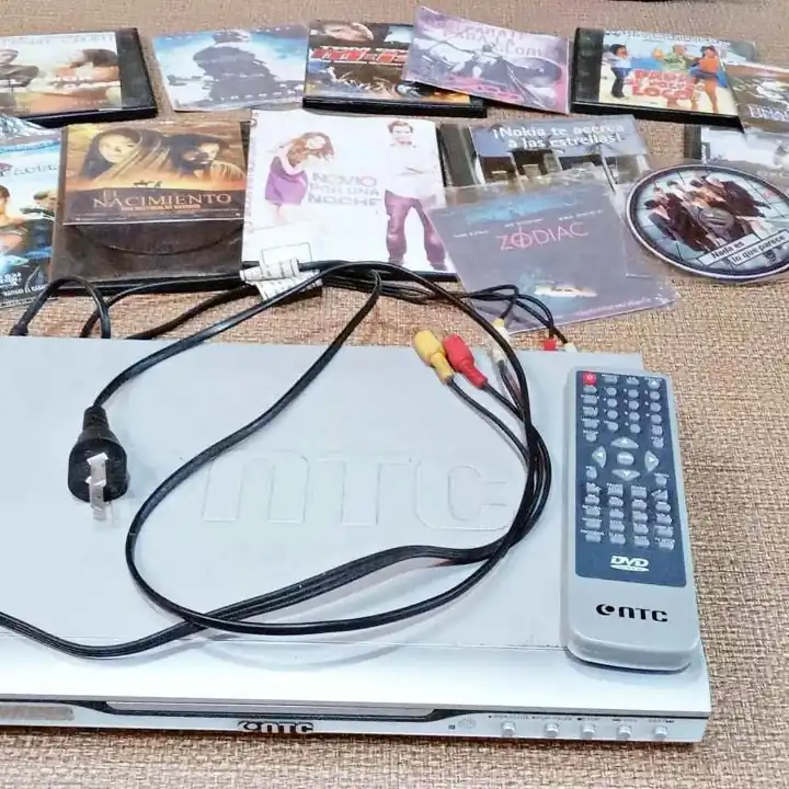 Dvd ntc . con cables. Control y 20 peliculas
