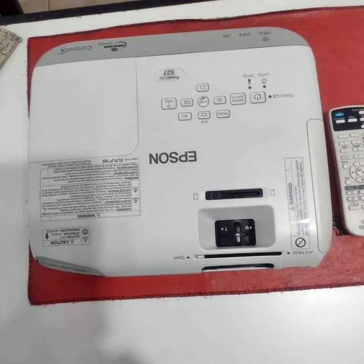 Se a hoy en Saavedra impecable proyector led fotos especificacionesy estado lampara etc