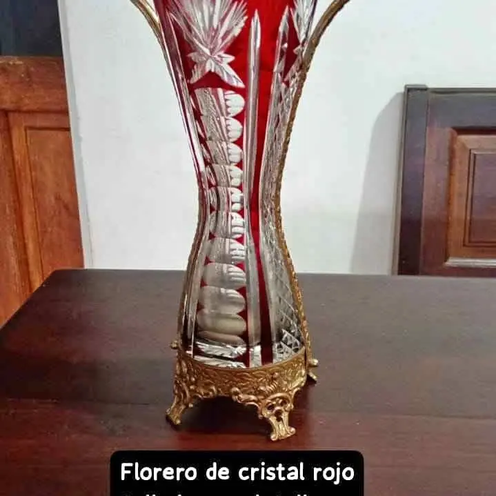 Se va increíble florero cristal tallado puexa única de colección se retira en Saavedra
